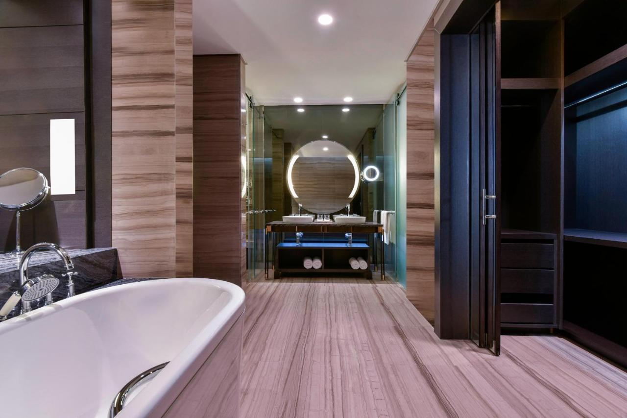 Family Suite with access to Executive Club Lounge,1612983137:JPEG